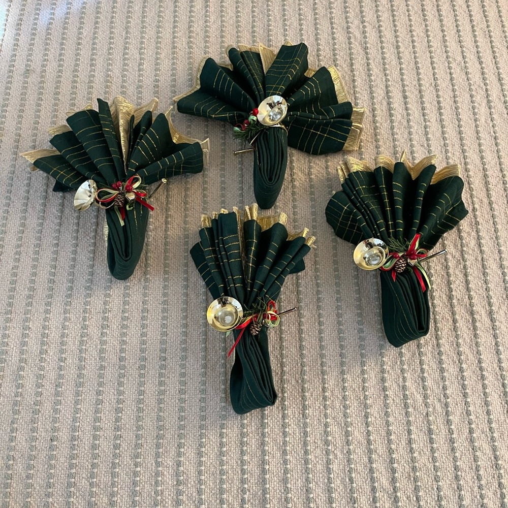 Elegant Green and Gold Napkin Set - Christmas - Table Wear - Holiday